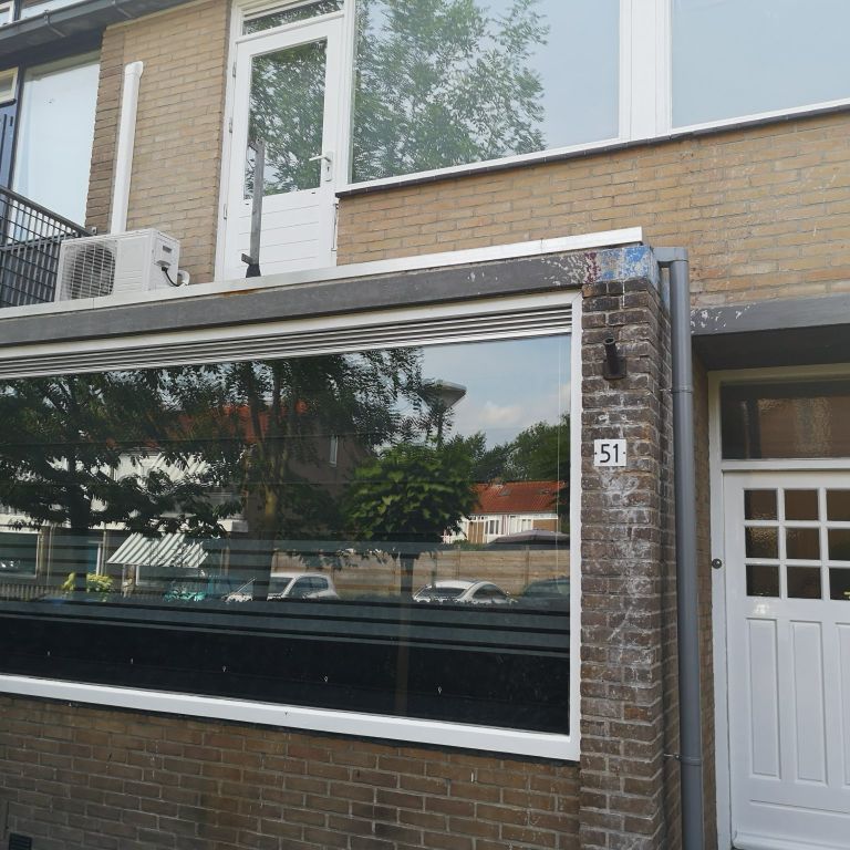 Daken: 4 m2; Dakbedekking vervangen; Plat dak