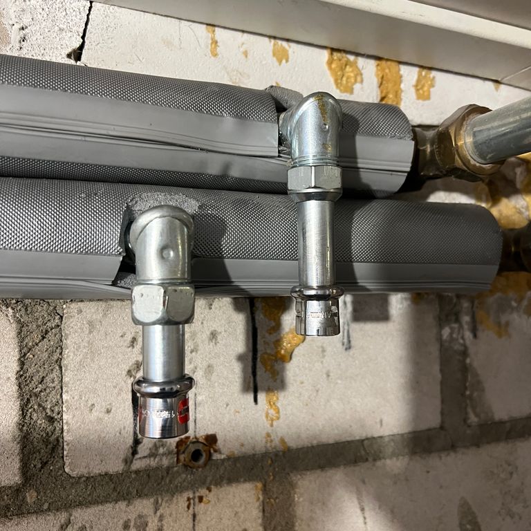 Radiatioren plaatsen of vervangen: 1 radiator; Radiator verwijderen