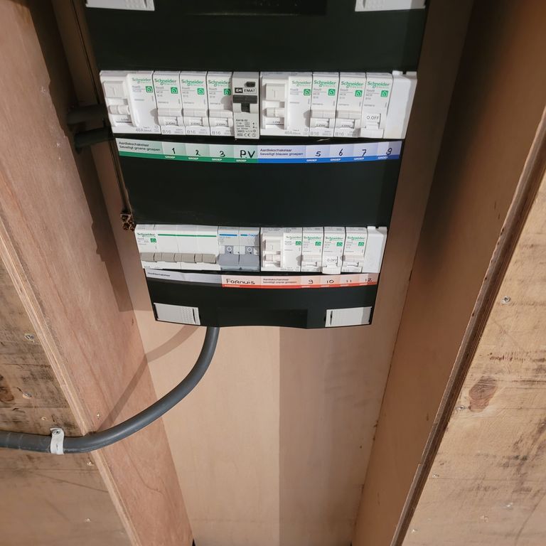 Groepenkast installeren of vervangen: 11 groepen; Groepenkast verpl...
