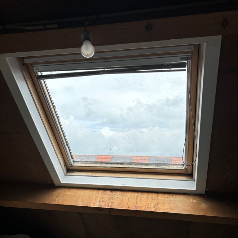 Dakraam of lichtkoepel plaatsen: 1 raam; Dakraam plaatsen