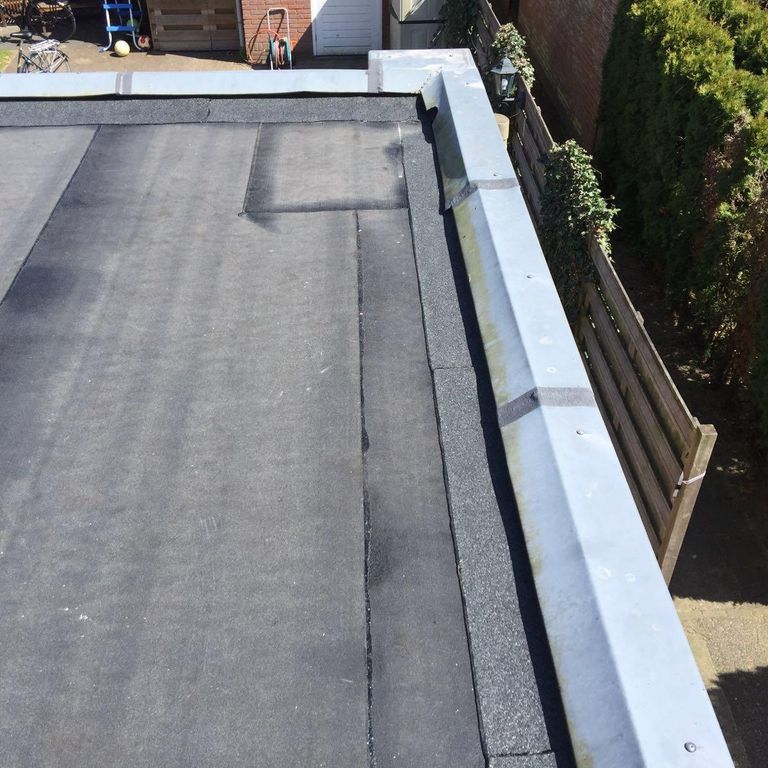 Vervangen/repareren lekkende dakbedekking aanbouw 5,80 x 3,60 meter