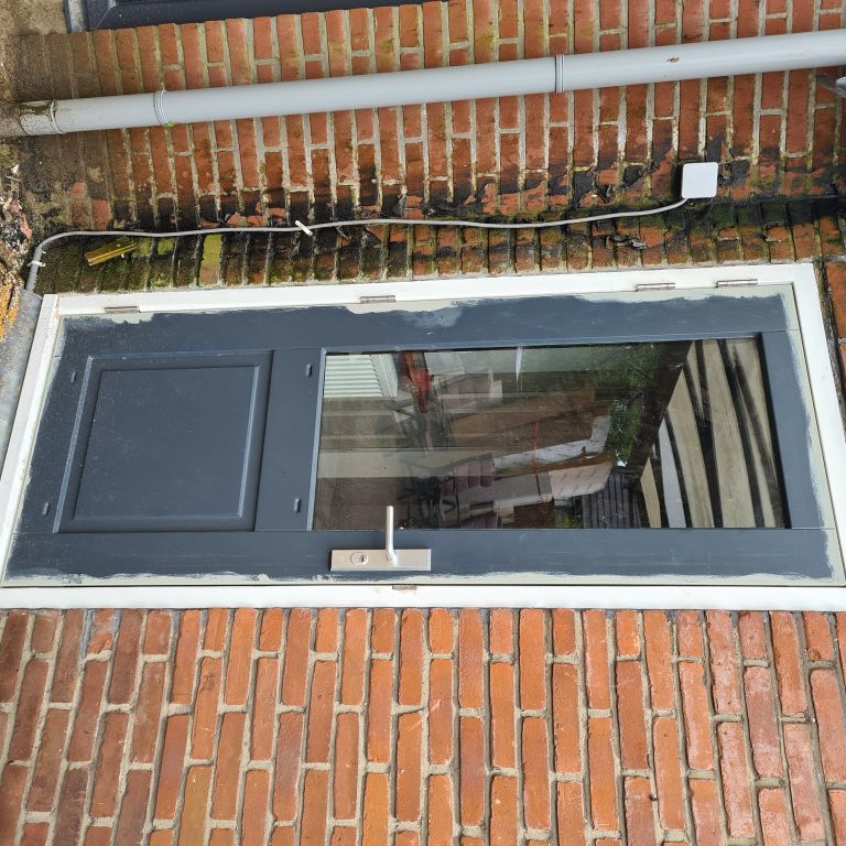 Buitendeur plaatsen: 1 deur; Nieuwe deur installeren