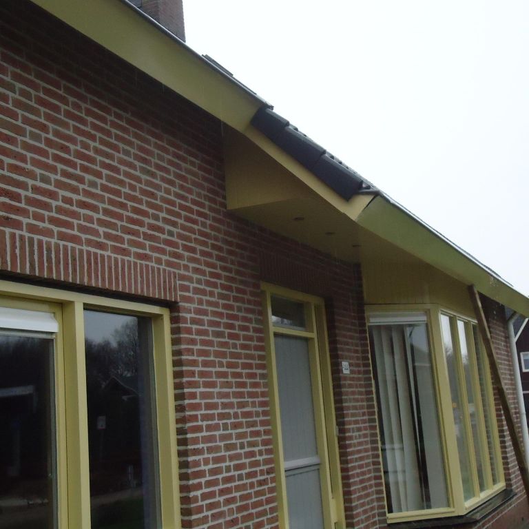 Zinken dakgoot 12,50 meter plus betimmering en regenpijp vervangen...