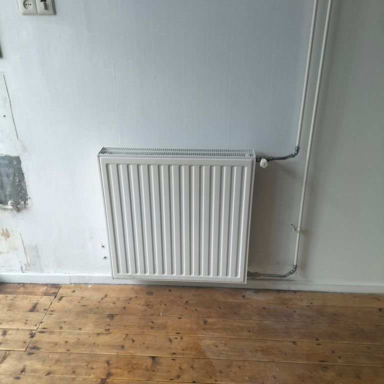 Radiatioren plaatsen of vervangen: 1 radiator; Nieuwe radiatoren pl...