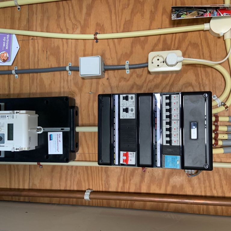 Groepenkast installeren of vervangen: 4 groepen; Groepenkast instal...