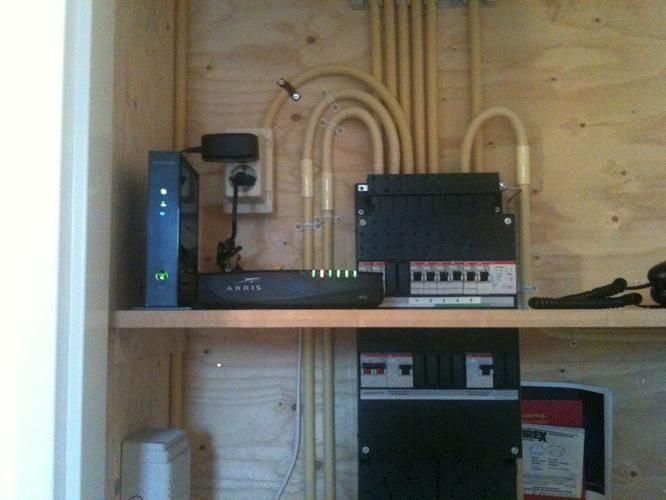 Stopcontact en Plank in meterkast maken