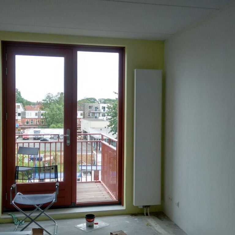 Radiator buizen verplaatsen in vloer naar hoek van woonkamer.