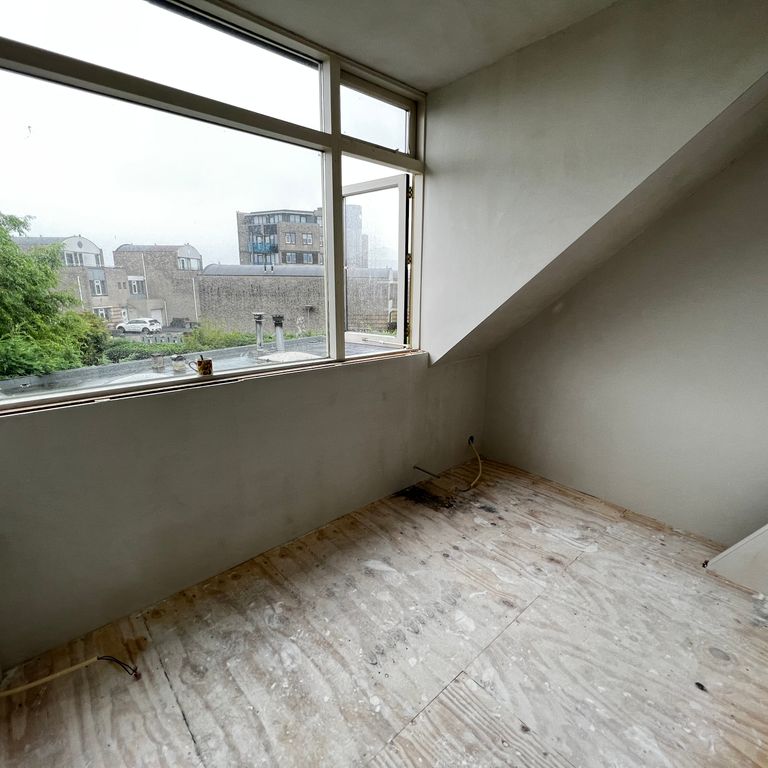 Stucen: 25 m² wanden; 8 m² plafonds; Slaapkamer(s)