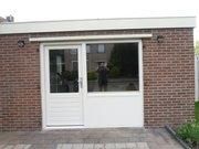 SPOED!! Deur met kozijn plaatsen.