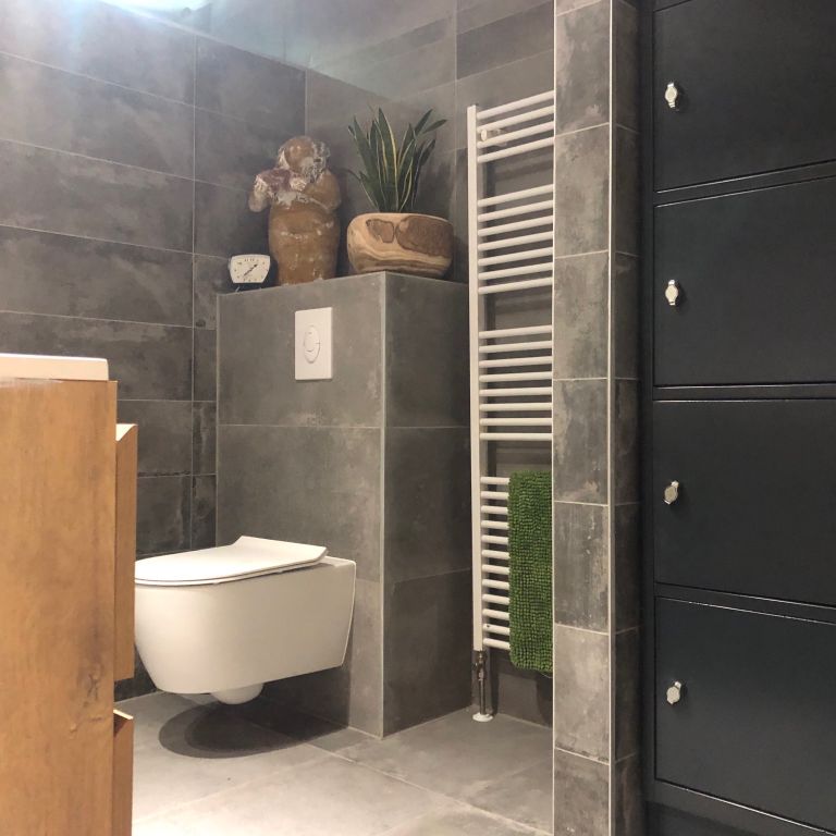 Badkamer: 8 m2; Complete renovatie, Vervangen meubels, Vervangen sa...