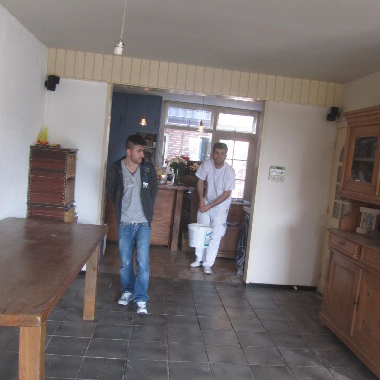 Nieuw gipsplaten plafond glad afwerken, als kan meteen op klerur.
