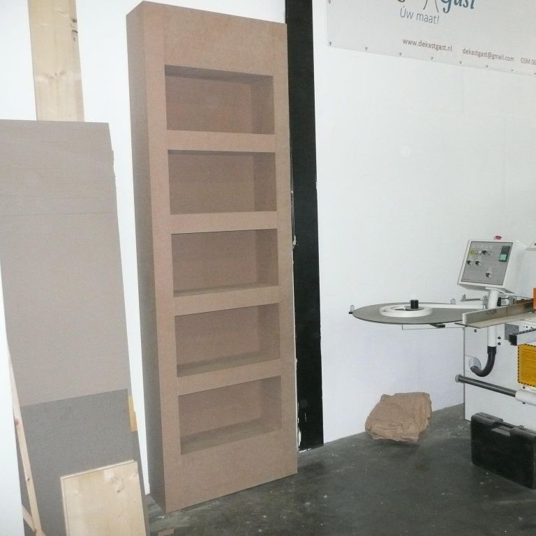 Op maat boekenkast van b: 85x h: 265 cm
