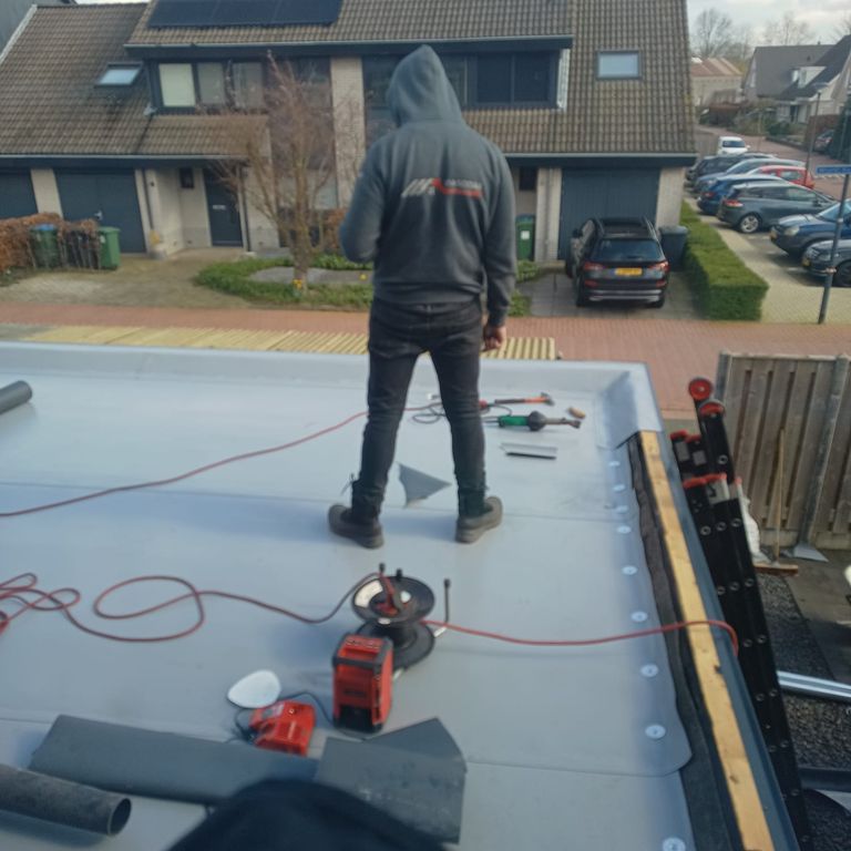 Dakrenovatie: 28 m²; Dakbedekking vervangen; Plat dak