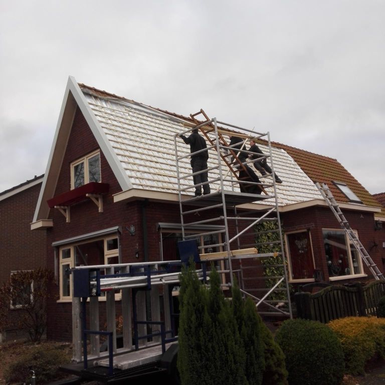 dakpannen zijn verzakt panlatten vernieuwen (±30m²)