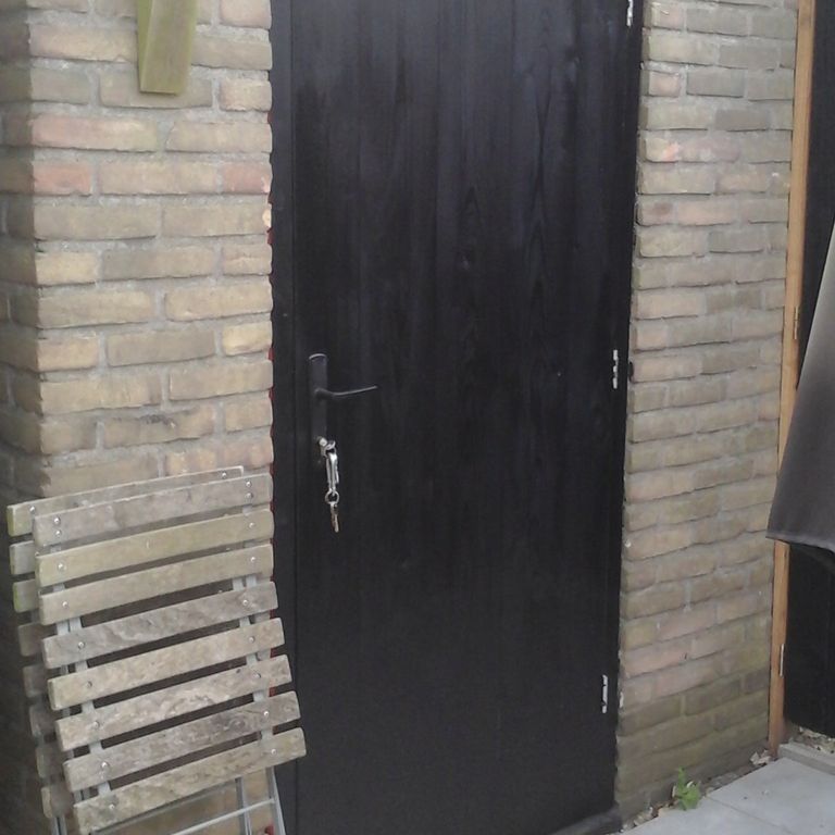 Houten schuurdeur maken en leveren + plaatsen en herstellen deurkozijn