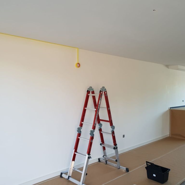 Betonlook verven woonkamer + slaapkamer