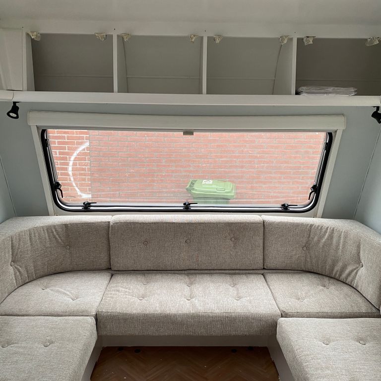 Stofferen: 11 meubels; Caravankussens