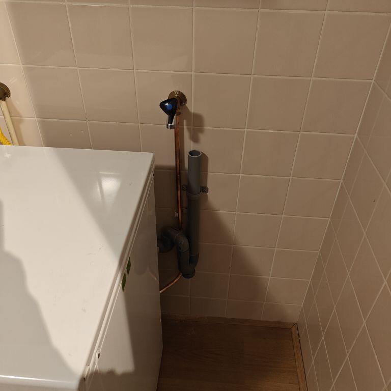 Waterleiding en riolering: Nieuwe leiding aanleggen; Leidingen of a...