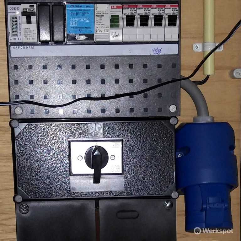Extra groep + KWH meter + CEE wandcontactdoos aanleggen in de meter...