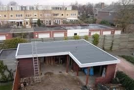 Garage 6 x 4 mtr van nieuw bitumen voorzien