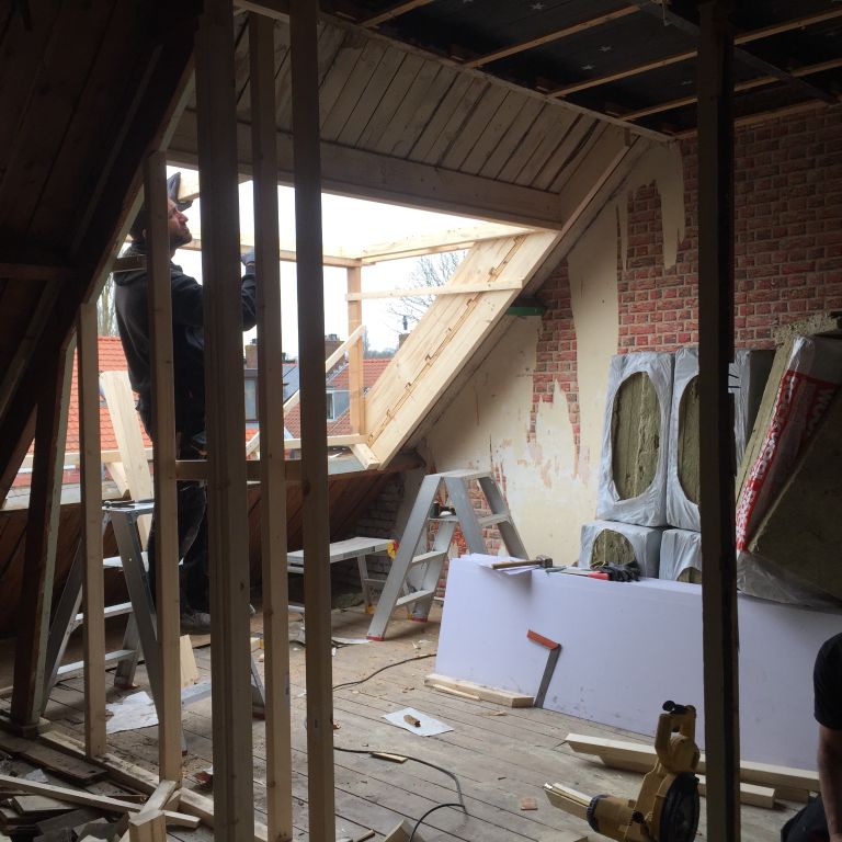 Vervangen 2 dakkappellen en plaatsen 1 Velux kiepramen