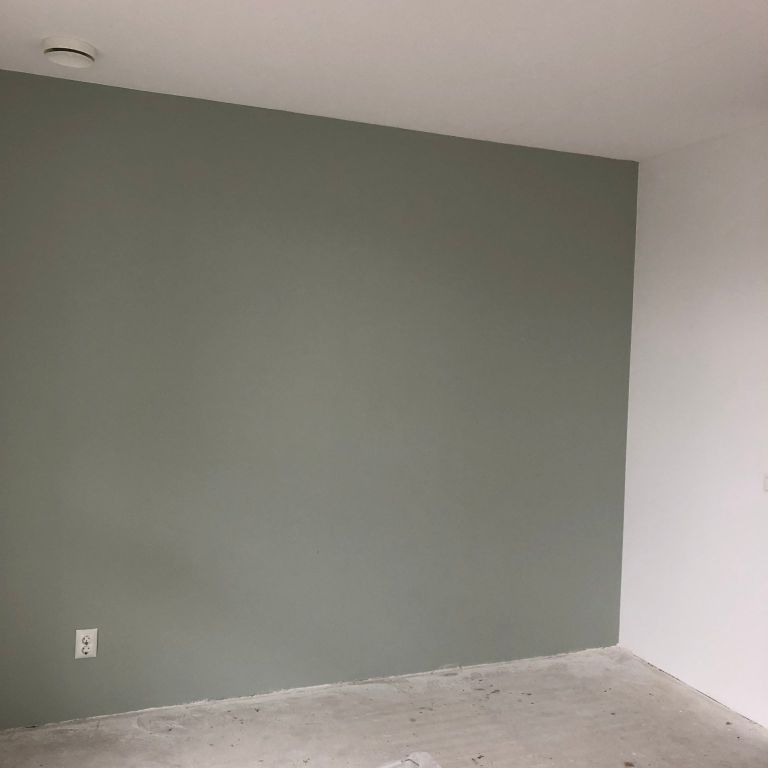 Renovlies behang: 140 m2; 3 kamers