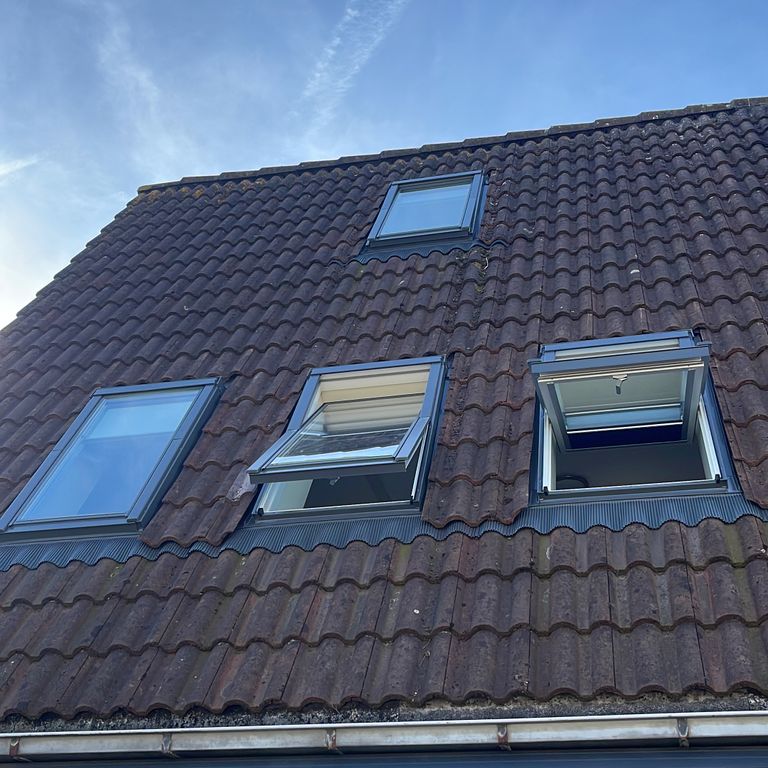 4x Dakraam Velux GGL-2 vervangen: 4 ramen; Dakraam plaatsen