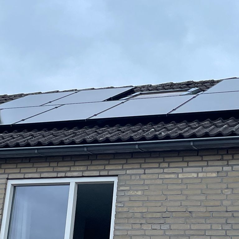 Zonnepanelen: Zonnepanelen 5 stuks Verplaatsen van plat dak naar sc...
