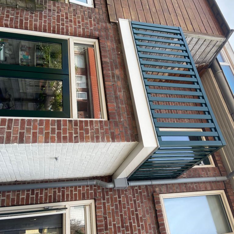 Daken: 45 m2; Dak vervangen; Puntdak + balkon vernieuwen