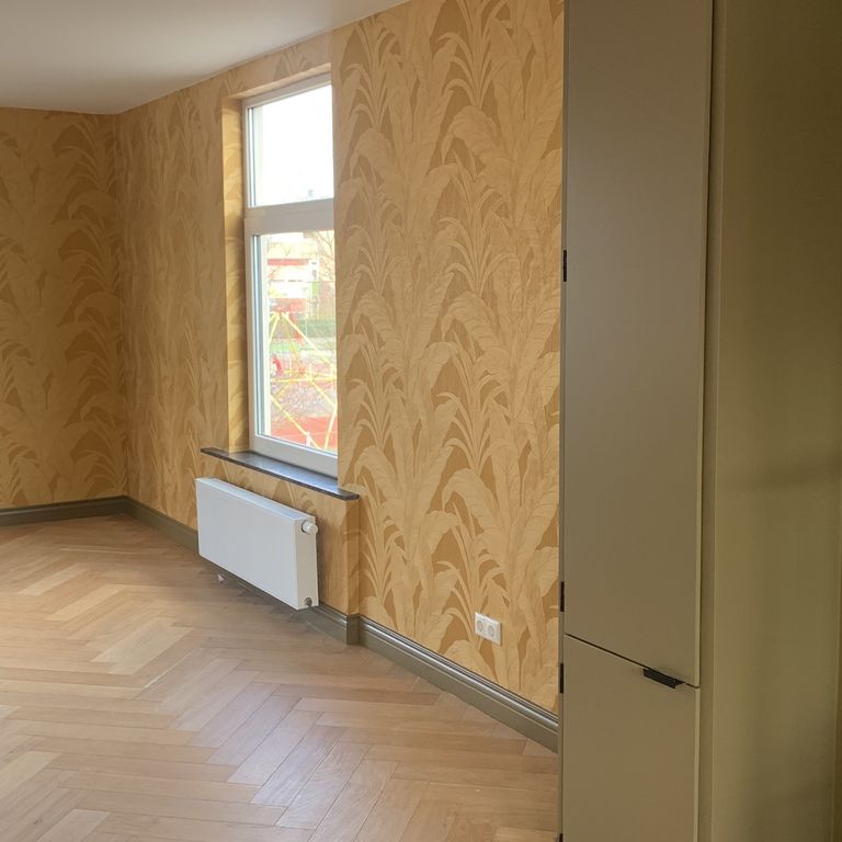 Binnenschilderwerk: 40 m² wanden; 18 m² plafonds; 1 deur; Slaapkame...