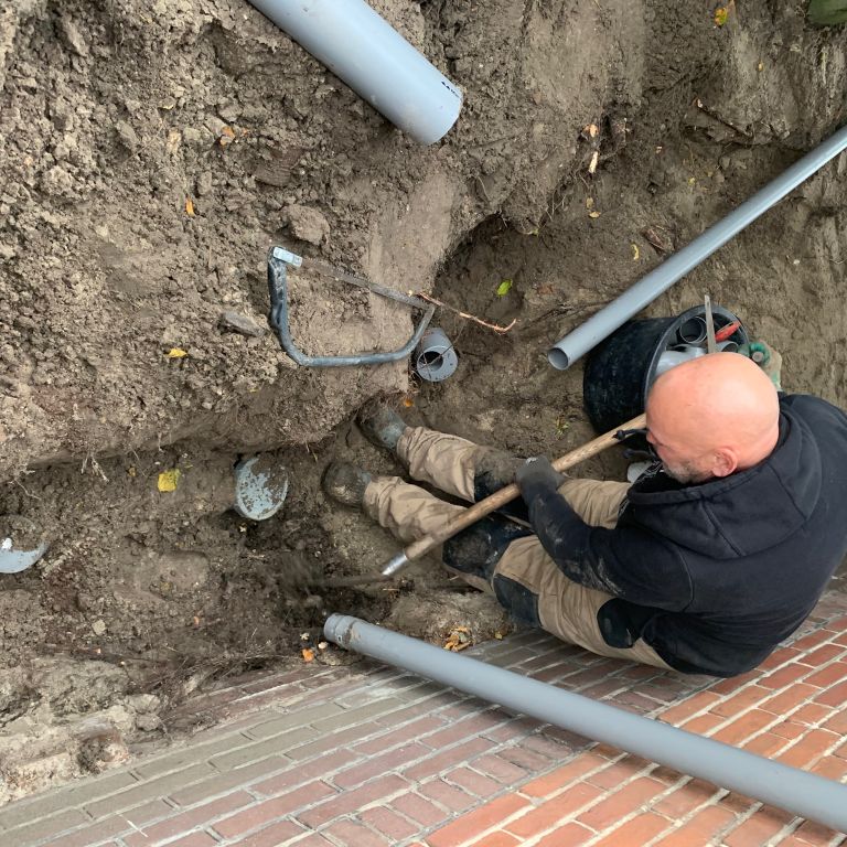 Waterleiding en riolering: Nieuwe leiding aanleggen; Leidingen of a...