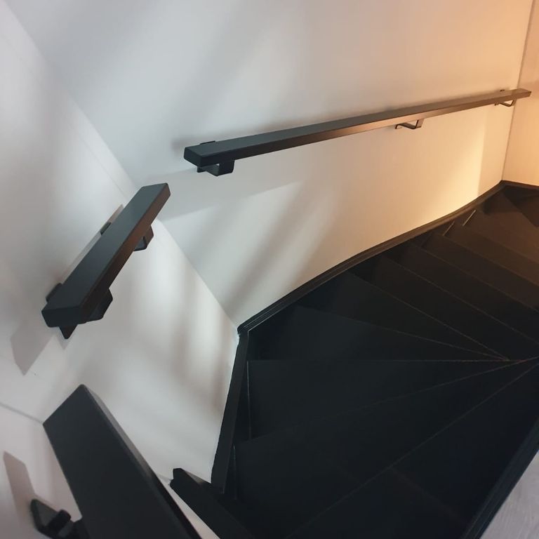 Binnenschilderwerk: 2 trappen