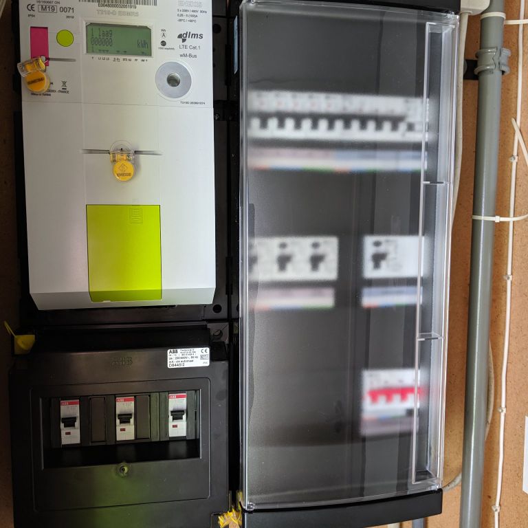 Groepenkast installeren of vervangen: 8 groepen; Groepenkast verzwaren
