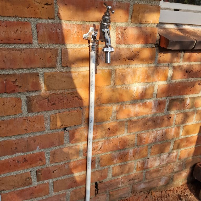 Waterleiding en riolering: Nieuwe leiding aanleggen; Leidingen of a...