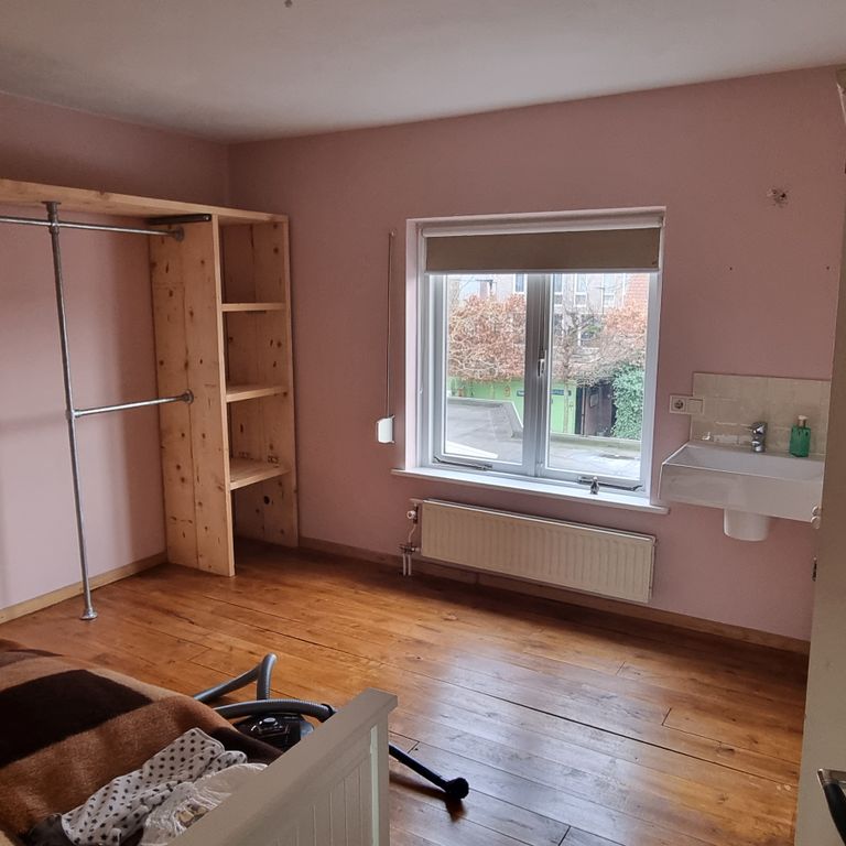 Binnenschilderwerk: 2 m² wanden; Slaapkamer(s)