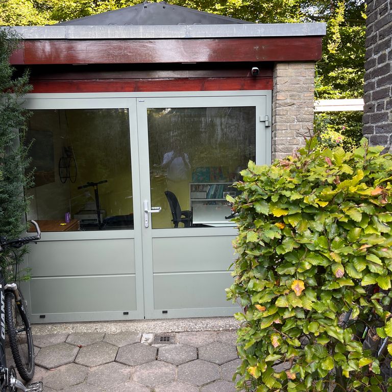 Garage deur: Garagedeur vervangen door kozijn met deur en raam of s...