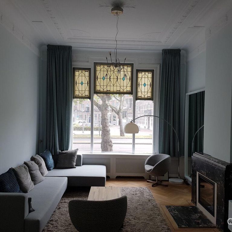 Schilderen huis binnenwerk (houtwerk, muren en plafonds). Totale wo...