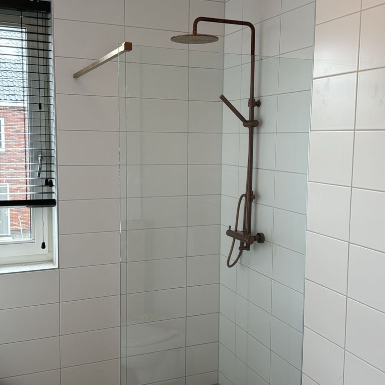 Sanitair plaatsen of vervangen: Douche, Douchewand glas plaatsen; S...