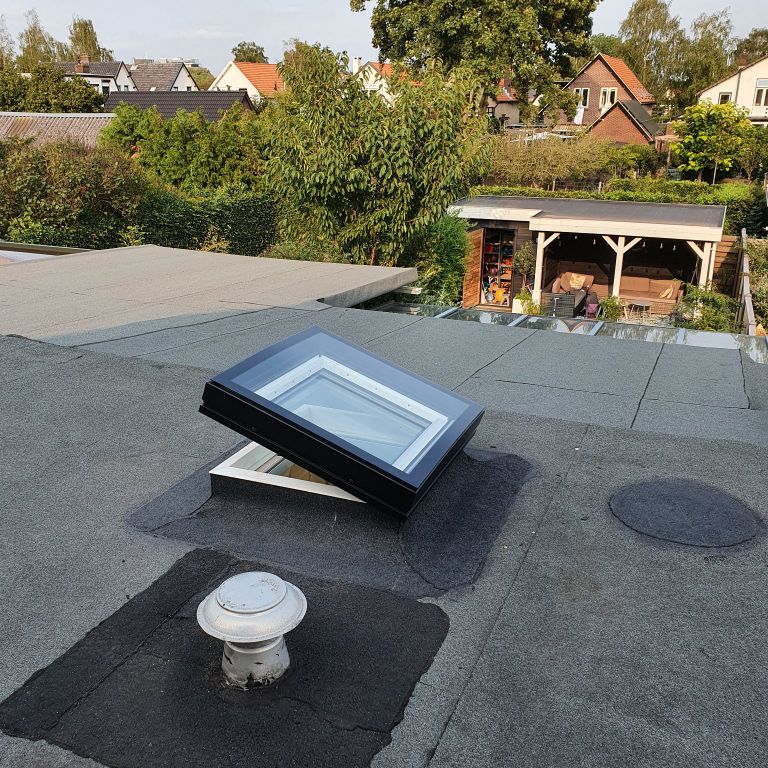 Dakraam of lichtkoepel plaatsen : 1 raam; Lichtkoepel plaatsen