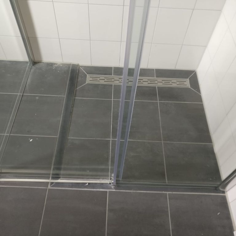 Sanitair plaatsen of vervangen: Douche; Douchecabine