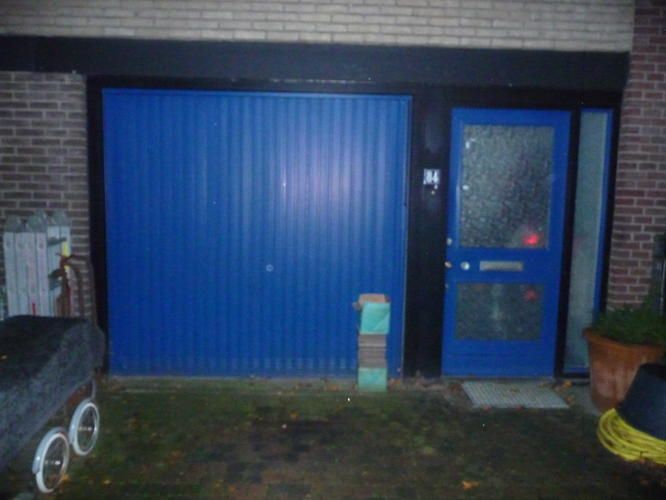voordeur en garagedeuren