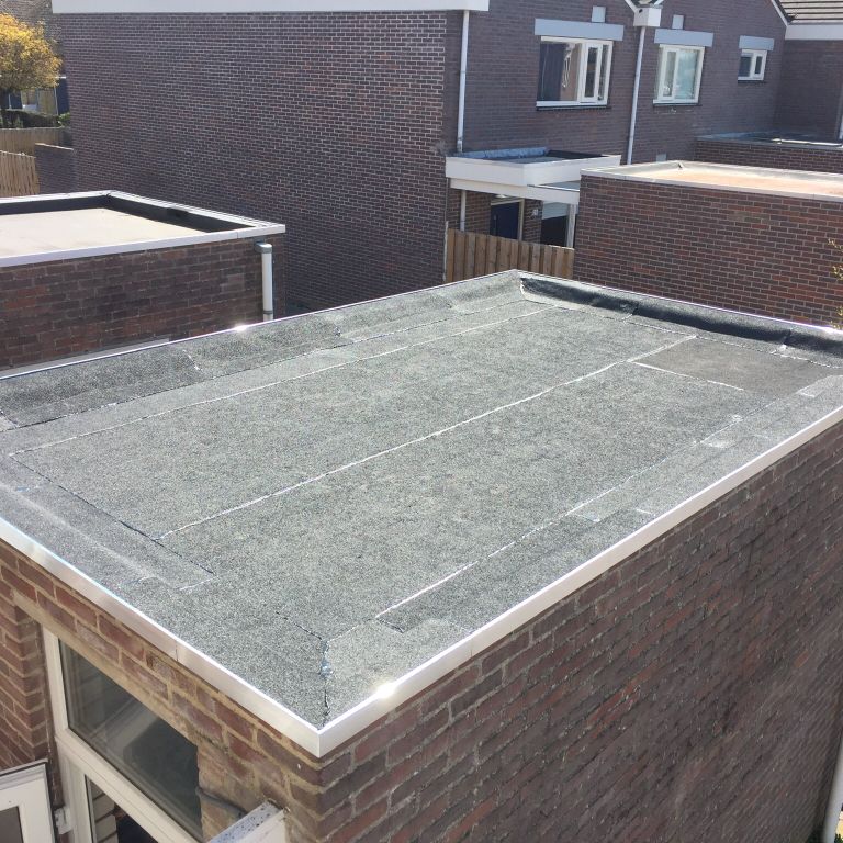 Dakrenovatie: 12 m2; Dakbedekking vervangen; Plat dak