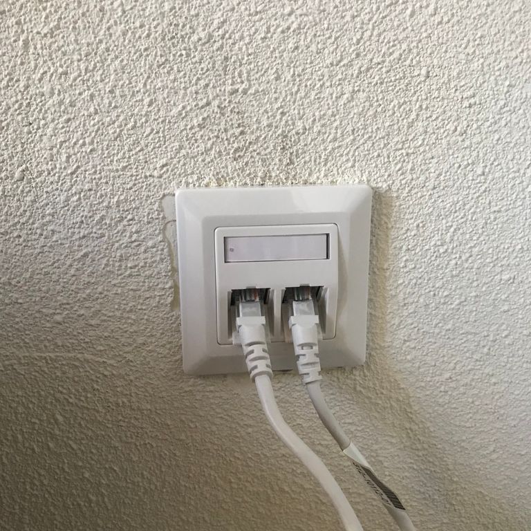 Netwerk kabel: Installeren; Databekabeling (UTP kabel) aanleggen