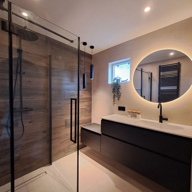Badkamer: 4 m²; Complete renovatie