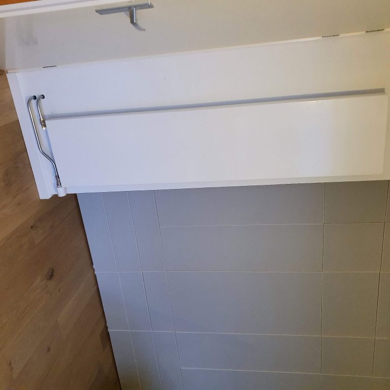 Radiator plaatsen. Radiatorkranen: 4 kranen; Vervangen