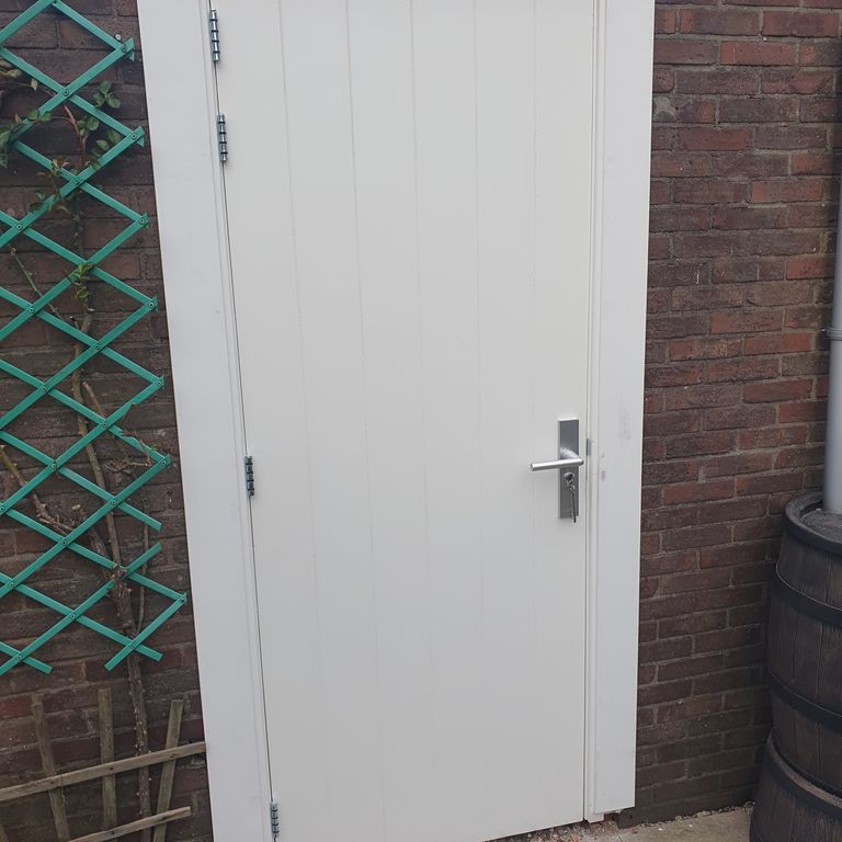 Buitendeur plaatsen: 1 deur; Nieuwe deur installeren, Bestaande deu...