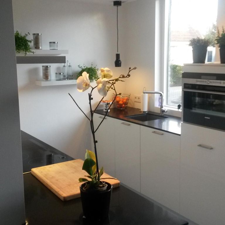 voorbereidende werkzaamheden t.b.v. een nieuwe keuken, de keuken is...