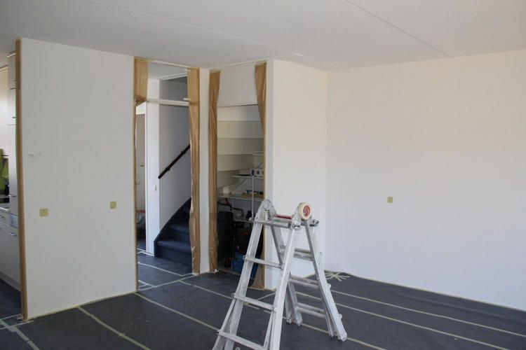 Spack muren met latex spuiten