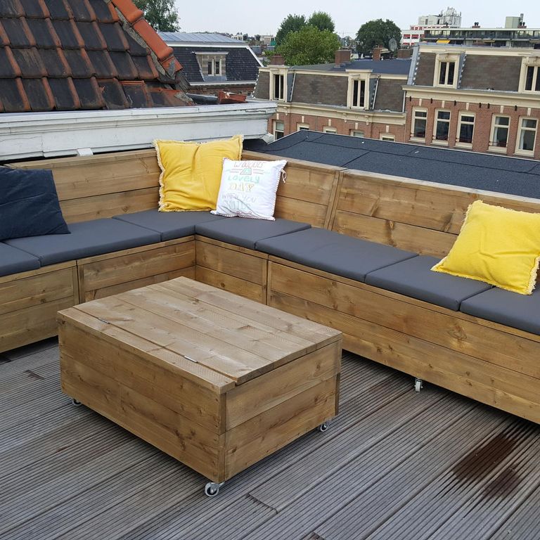 Loungebank + voetebank/tafel van steigerhout op maat gemaakt