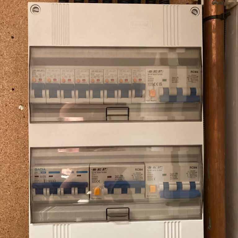 Groepenkast installeren of vervangen: 11 groepen; Extra groep insta...